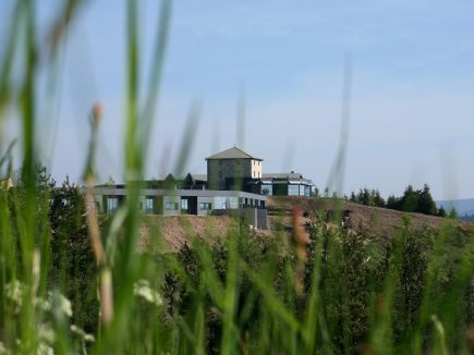 Eco-label  pour l’hôtel Régis et Jacques Marcon à Saint-Bonnet-Le-Froid : la suite logique du rêve gastronomique