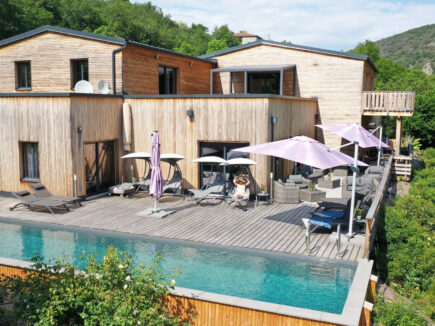 Un couloir de nage en eau naturelle