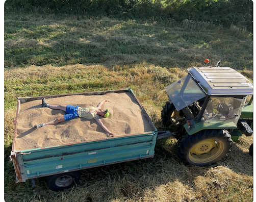 Emma d'Hurlaborde dans sa benne