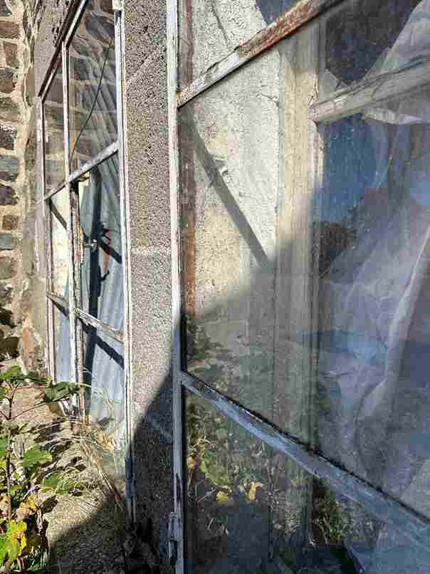 fenetre de l'étable ma ferme des hauts plateaux