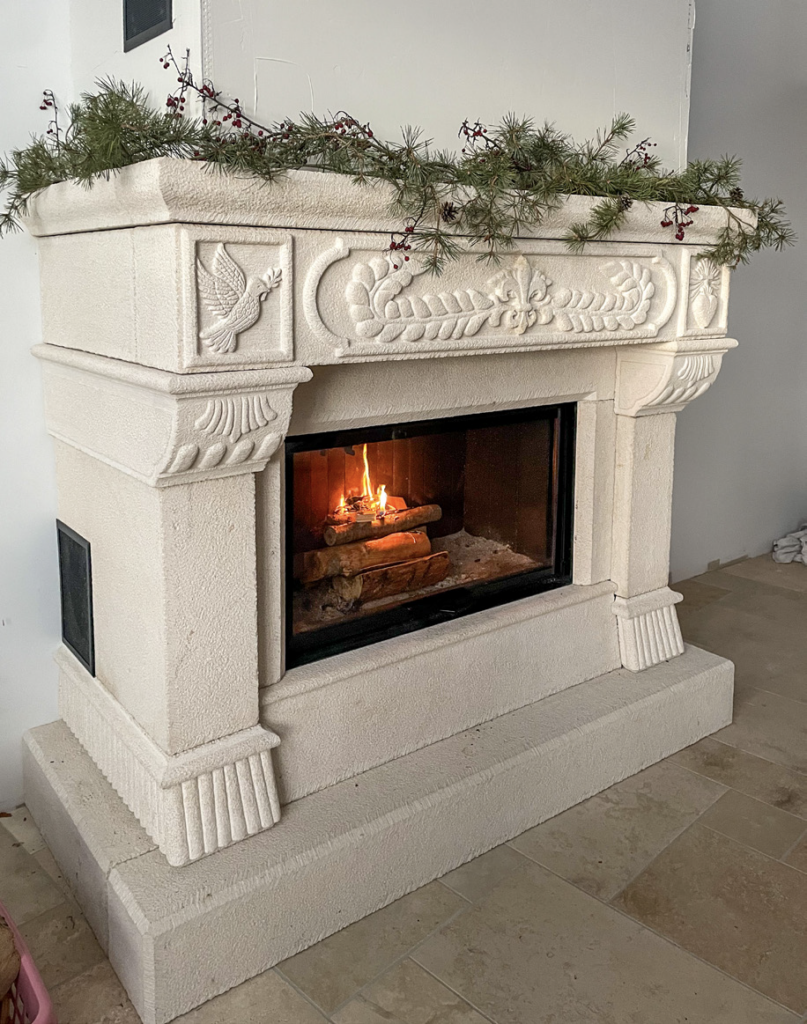 cheminées royer vulcar taillée dans la pierre